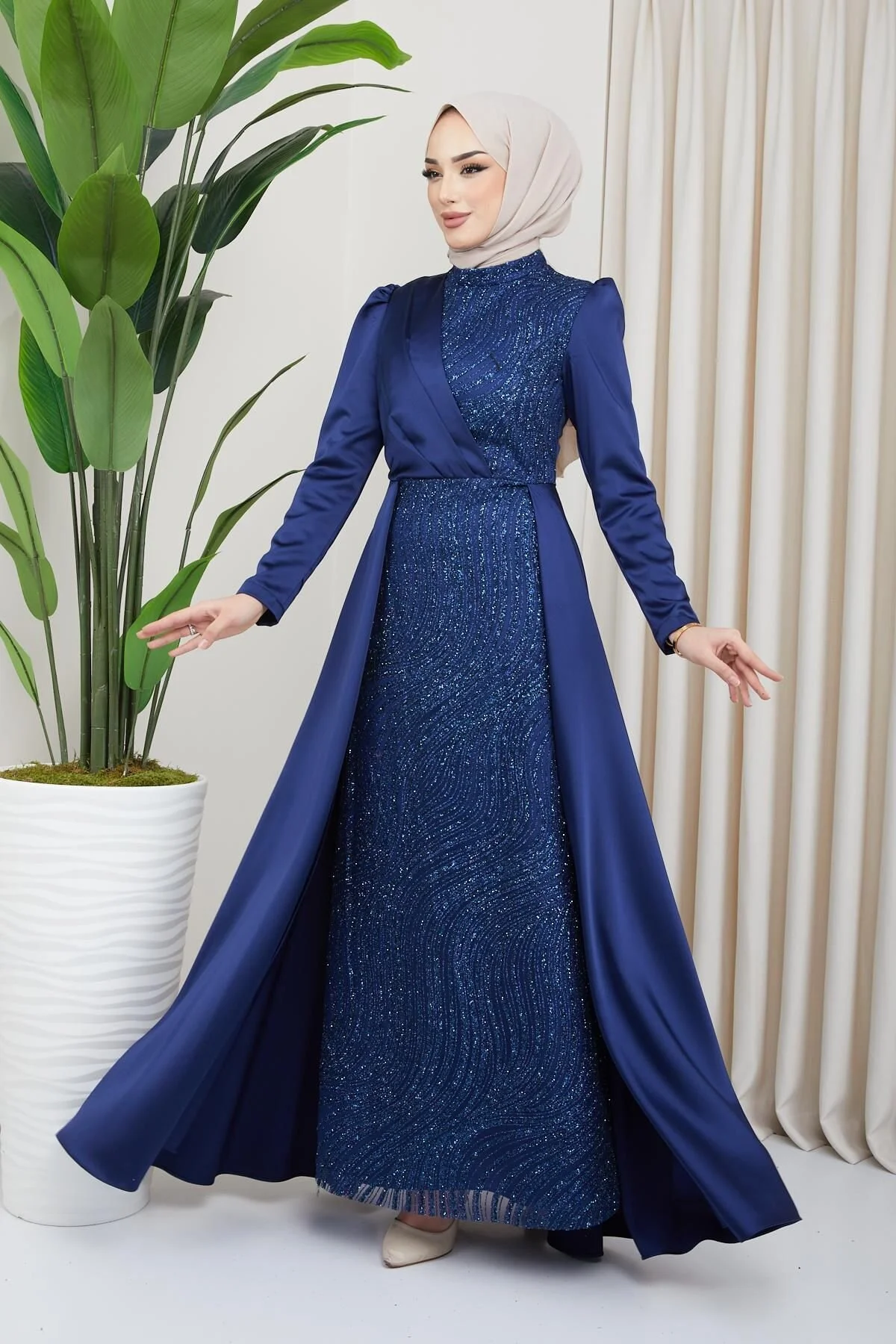 Bild von Olcay Satin-hijab-abendkleid Mit Pailletten- Und Glitzerdetail Auf Der Vorderseite Und Cape-rock K.ndi̇go für Damen - 52