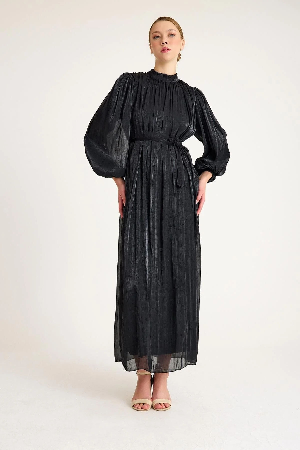 Bild von Olcay Schwarzes Chiffonkleid – Ballonärmel Und Plissierte Kristalle, für Damen - 36