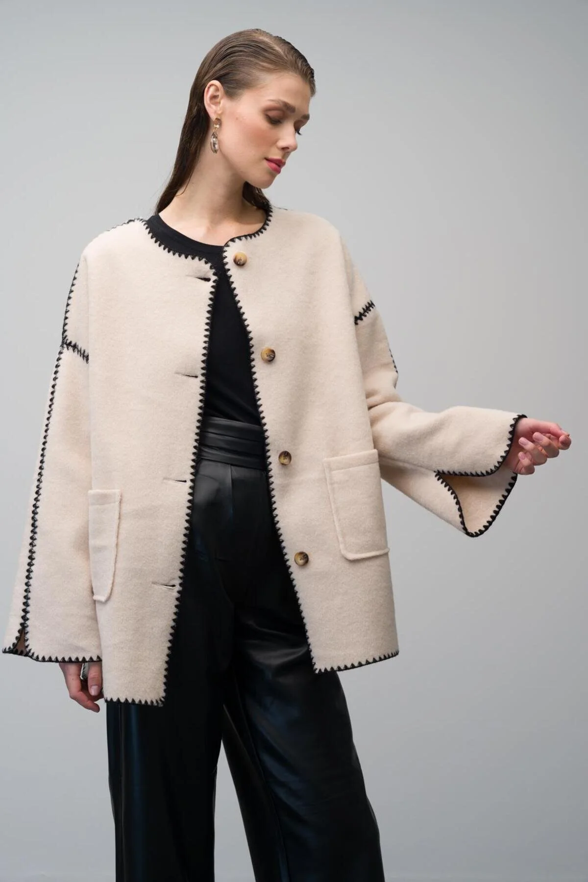 Bild von Olcay Beige Freizeitmantel – Taschentasche Und Stickerei-detail für Damen - L