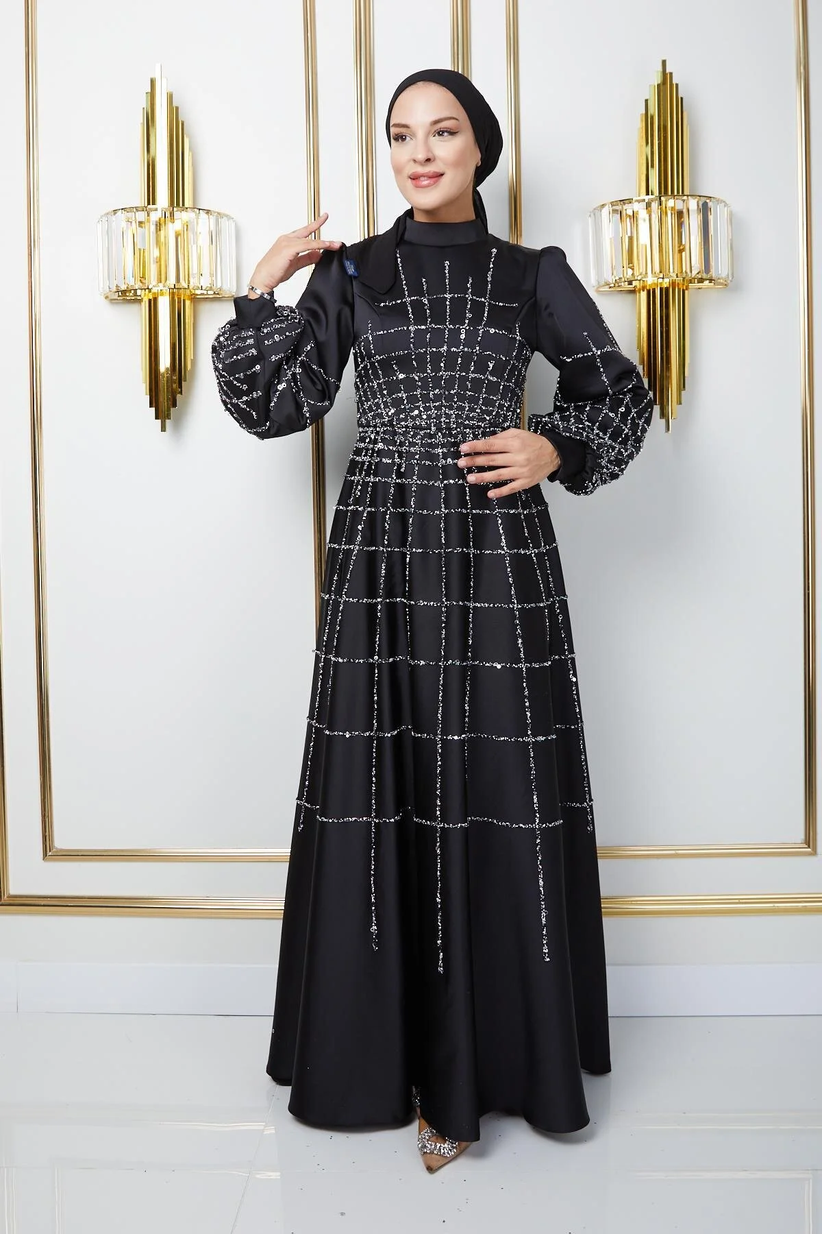 Bild von Olcay Hijab-abendkleid Aus Satin Mit Steindetail Und Pailletten – Schwarz für Damen - 40