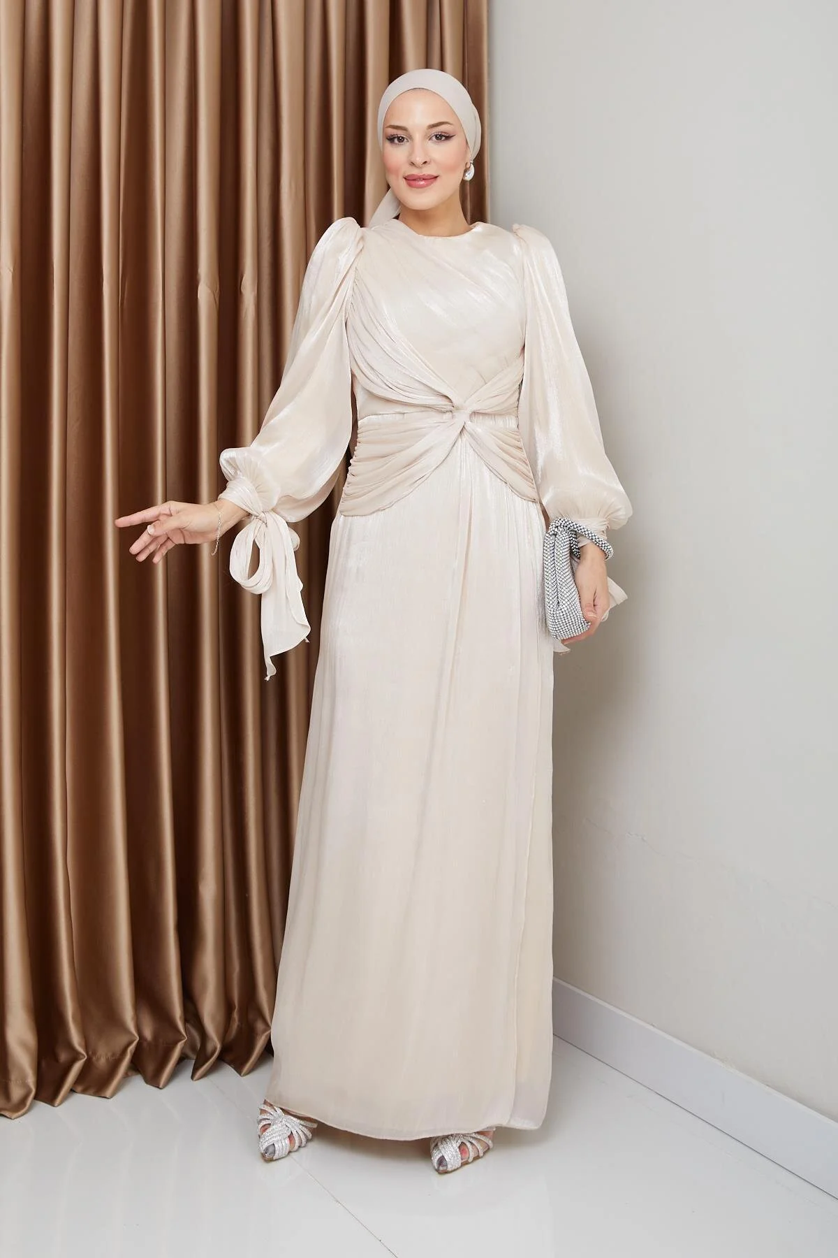 Bild von Olcay Yoryo-abendkleid Aus Seide Mit Volant- Und Schleifendetail, Ärmel Und Mundbindung, Hijab-abendkleid, Creme für Damen - 46