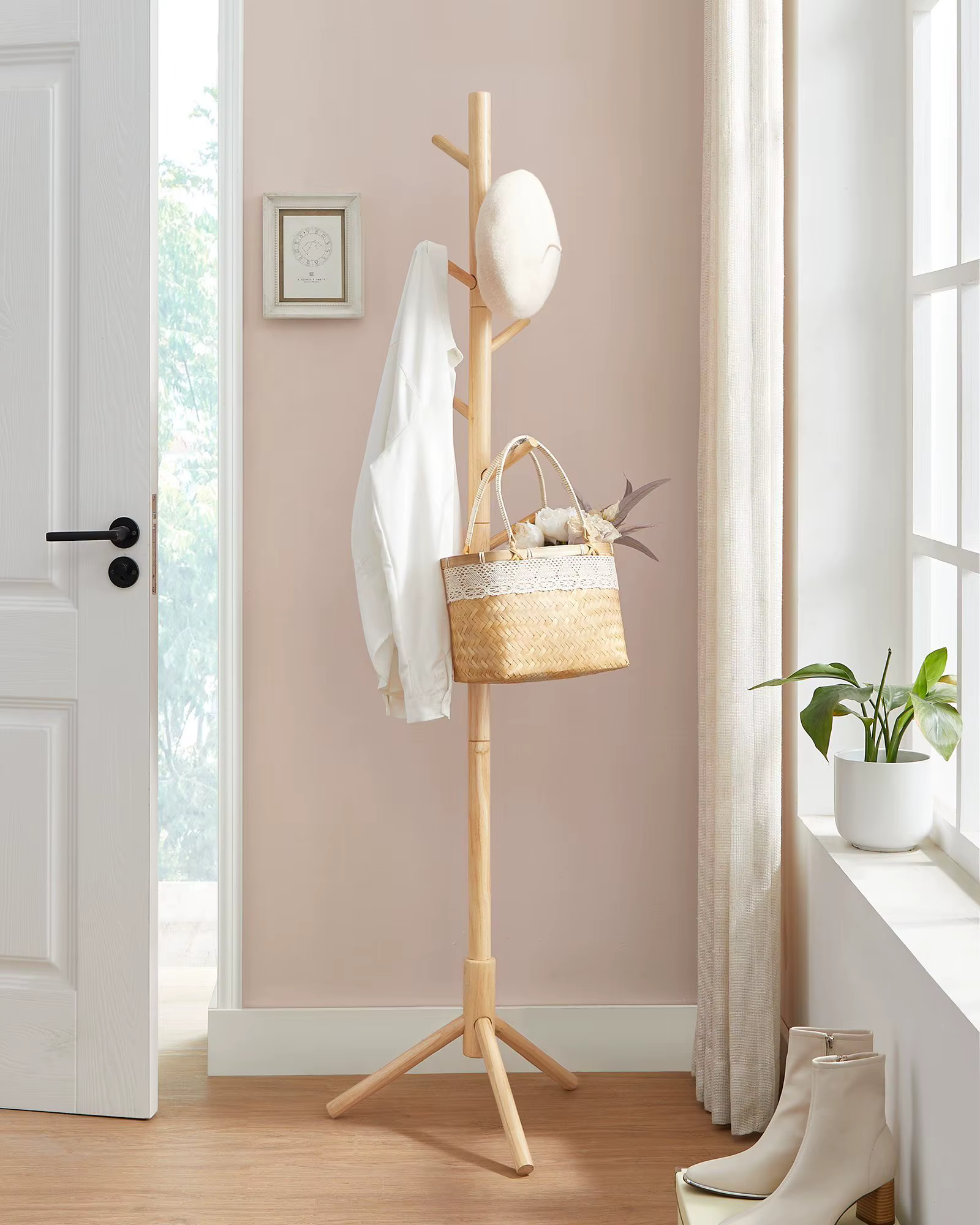 Bild von VASAGLE Garderobenständer, Kleiderständer aus Massivholz, Garderobe in Baumform, 8 Haken, 3 verstellbare Höhen, für Kleidung Hut Tasche, Wohnzimmer Schlafzimmer Büro, naturfarben RCR004N01