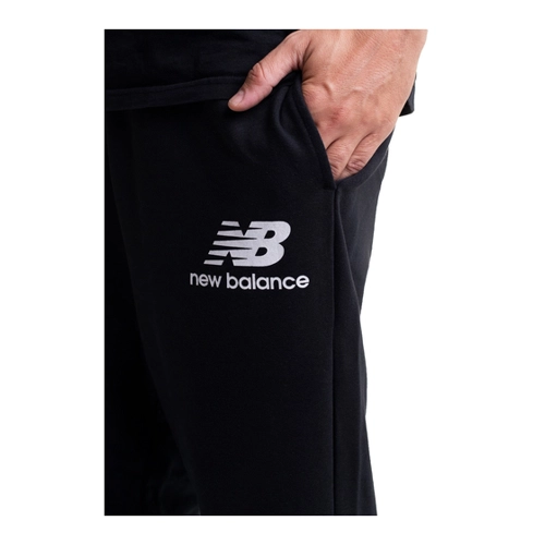 Bild von New Balance Essentials Stacked Logo Sweatpant (MP03558) - Jogginghose in Schwarz