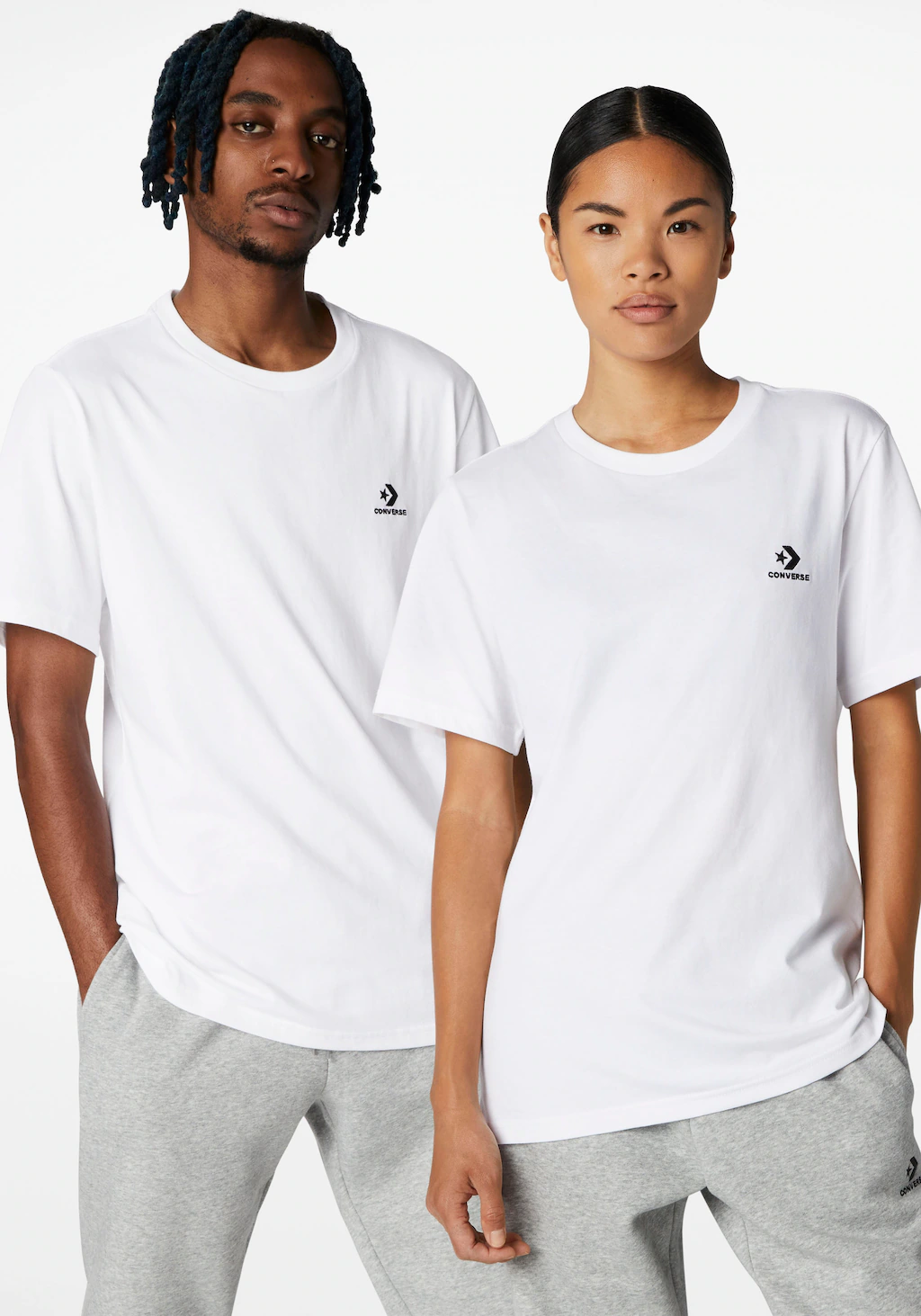 Bild von Converse Go-To Embroidered Star Chevron T-Shirt Mit Standardpassform - White - S