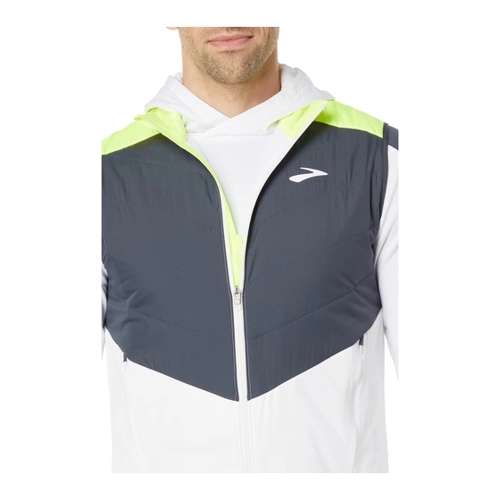Bild von Brooks Run Visible Insulated Vest – Der ideale Begleiter für kalte Läufe