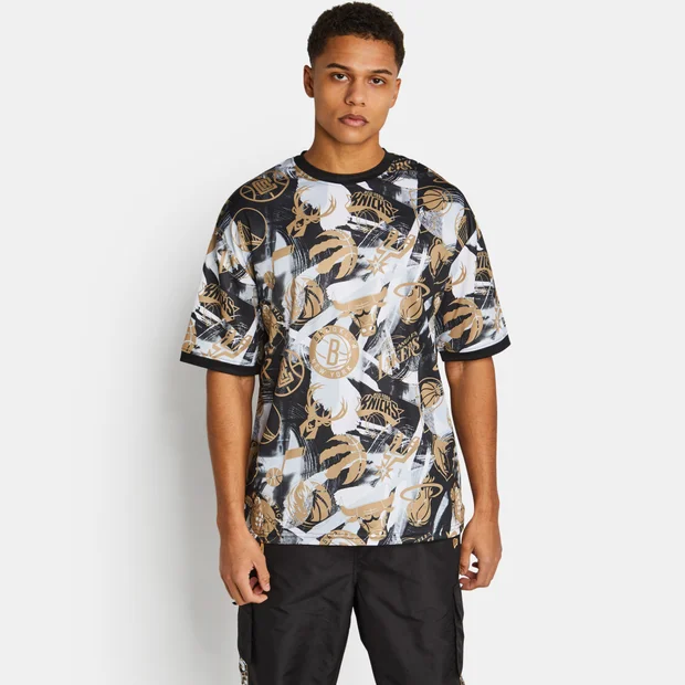 Bild von New Era Nba Aop - Herren T-shirts