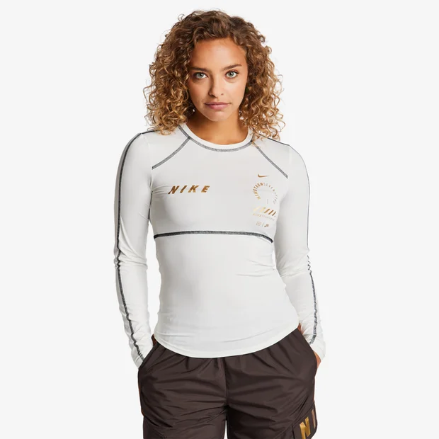 Bild von Nike Street - Damen T-shirts
