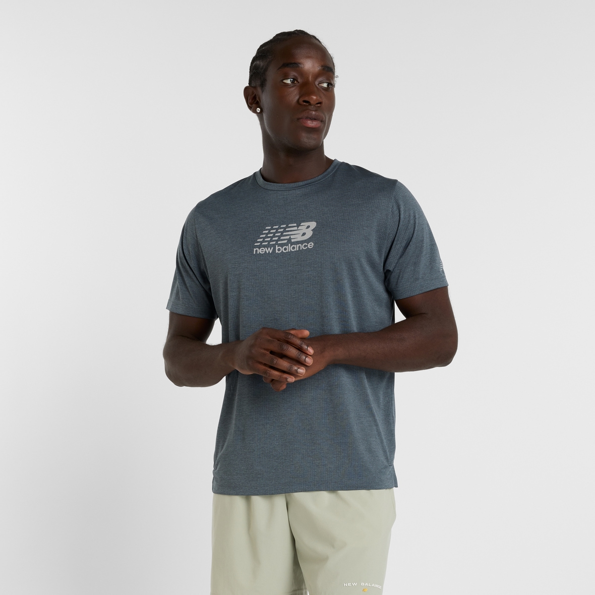Bild von New Balance Athletics Reflective Graphic Short Sleeve T-shirt Grau S Herren