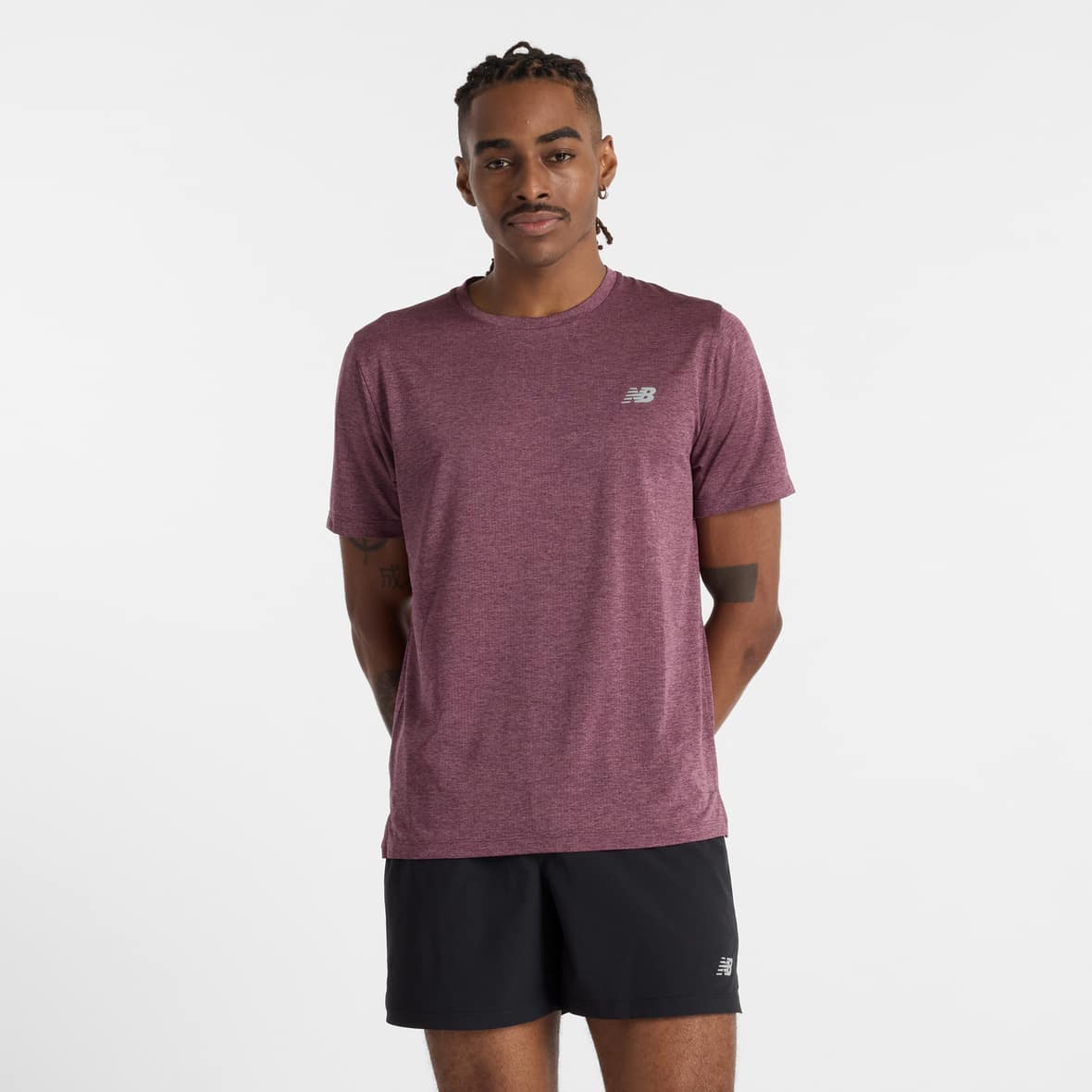 Bild von New Balance Athletics Run T-Shirt Herren (Dunkelrot S) Laufshirts