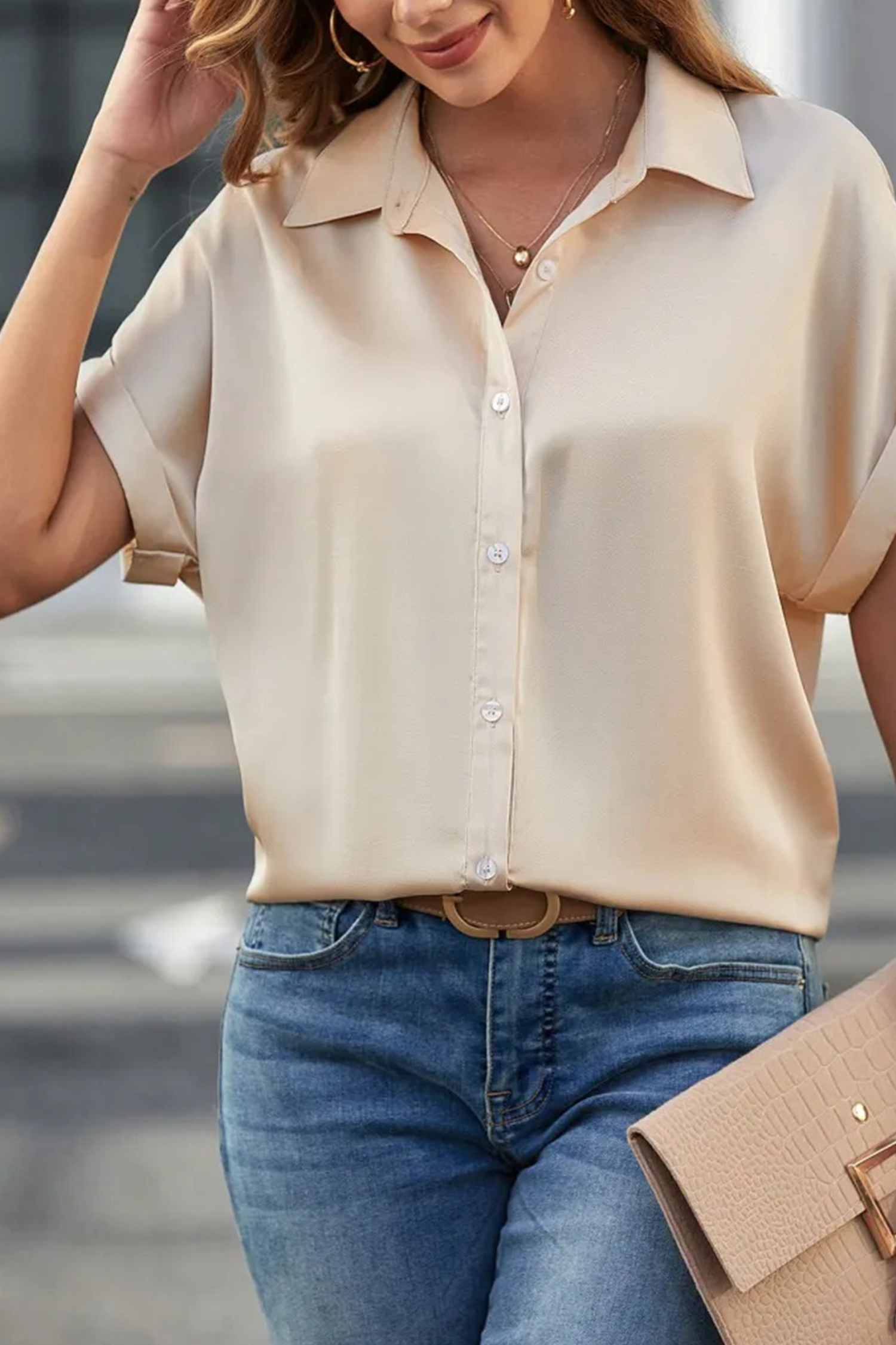Bild von Beigefarbene kurzärmelige Hemdbluse