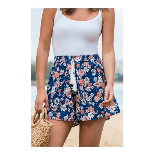 Bild von Florale Shorts mit geradem Bein und Quaste - Der perfekte Sommerbegleiter
