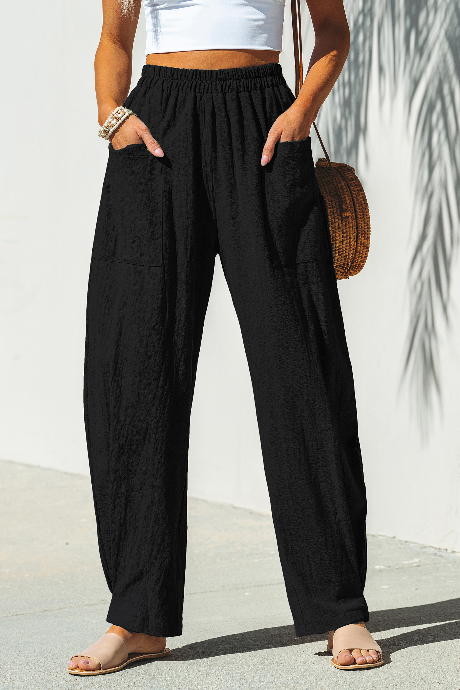 Bild von Schwarze Hose mit spitz zulaufendem Bein und elastischer Taille