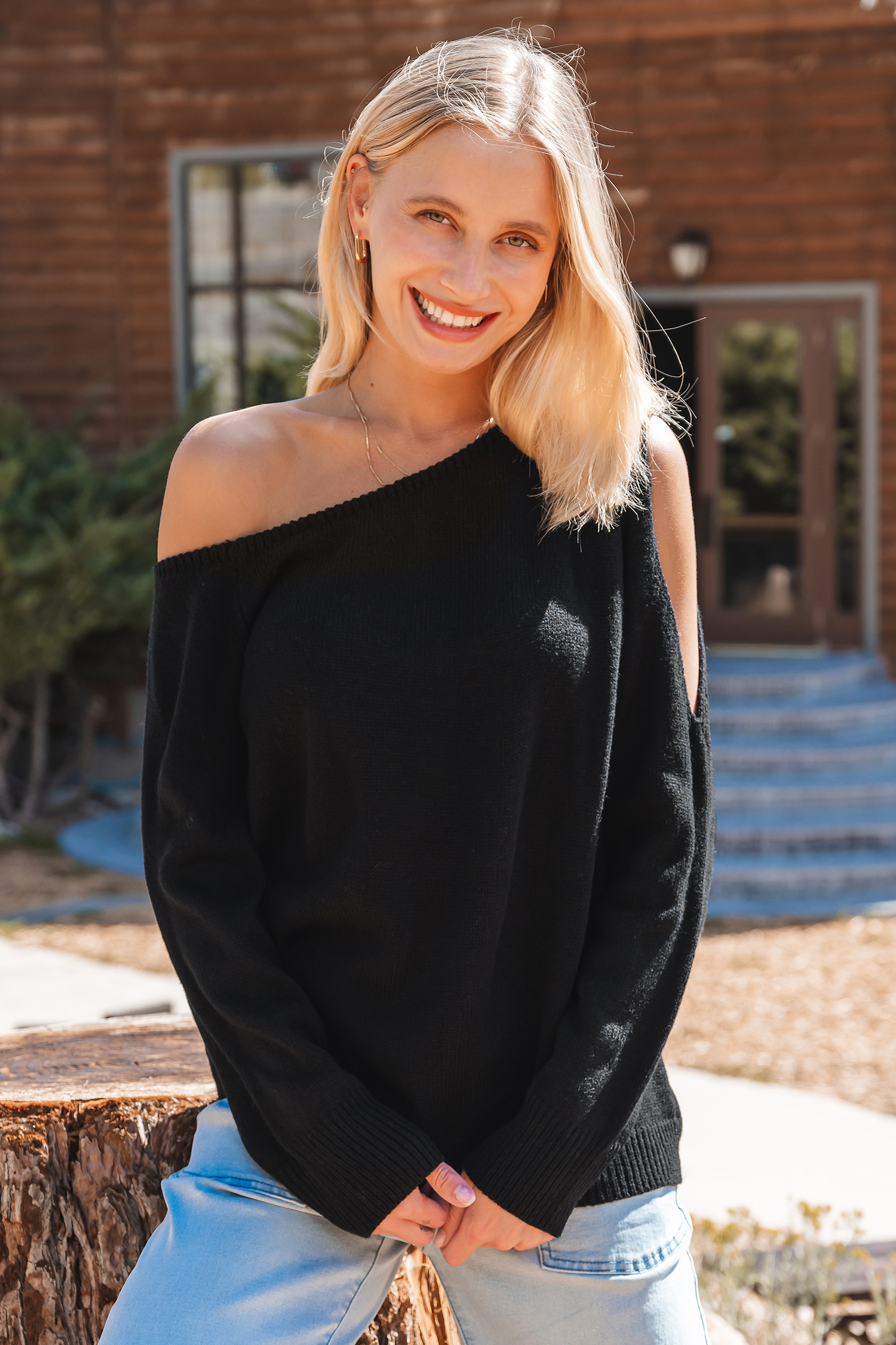 Bild von Schwarzer One-Shoulder-Pullover