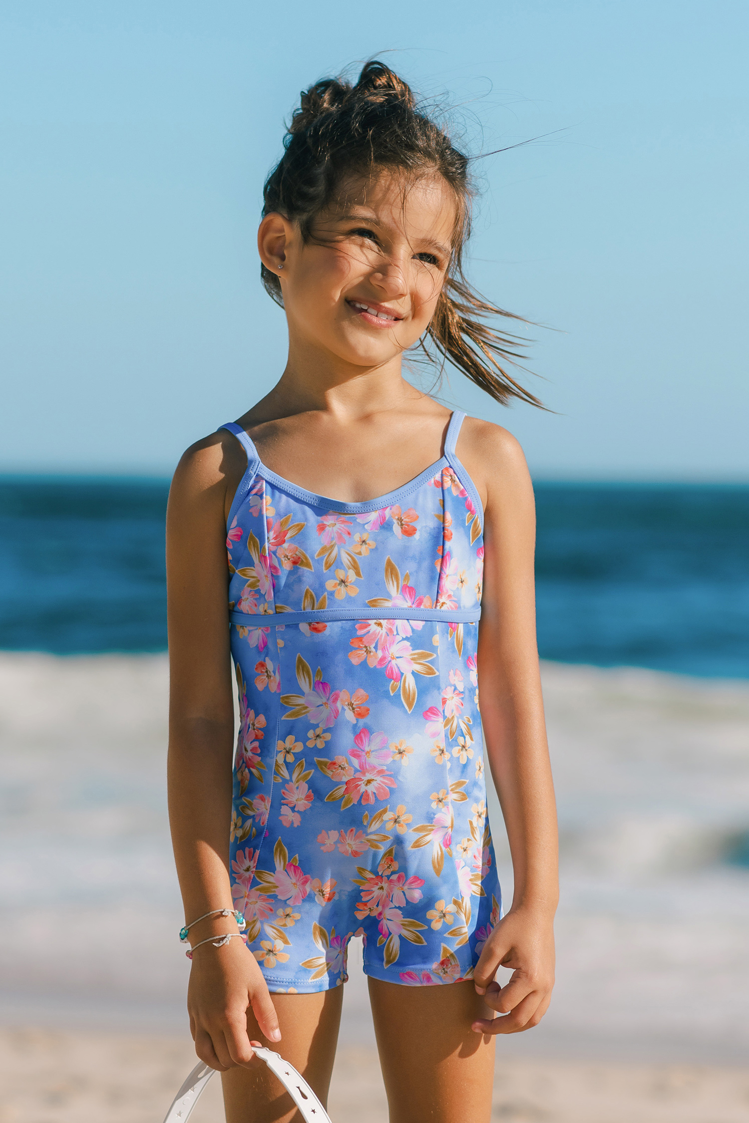 Bild von Blauer Mädchen-Badeanzug mit Blumenmuster im Shorts-Stil