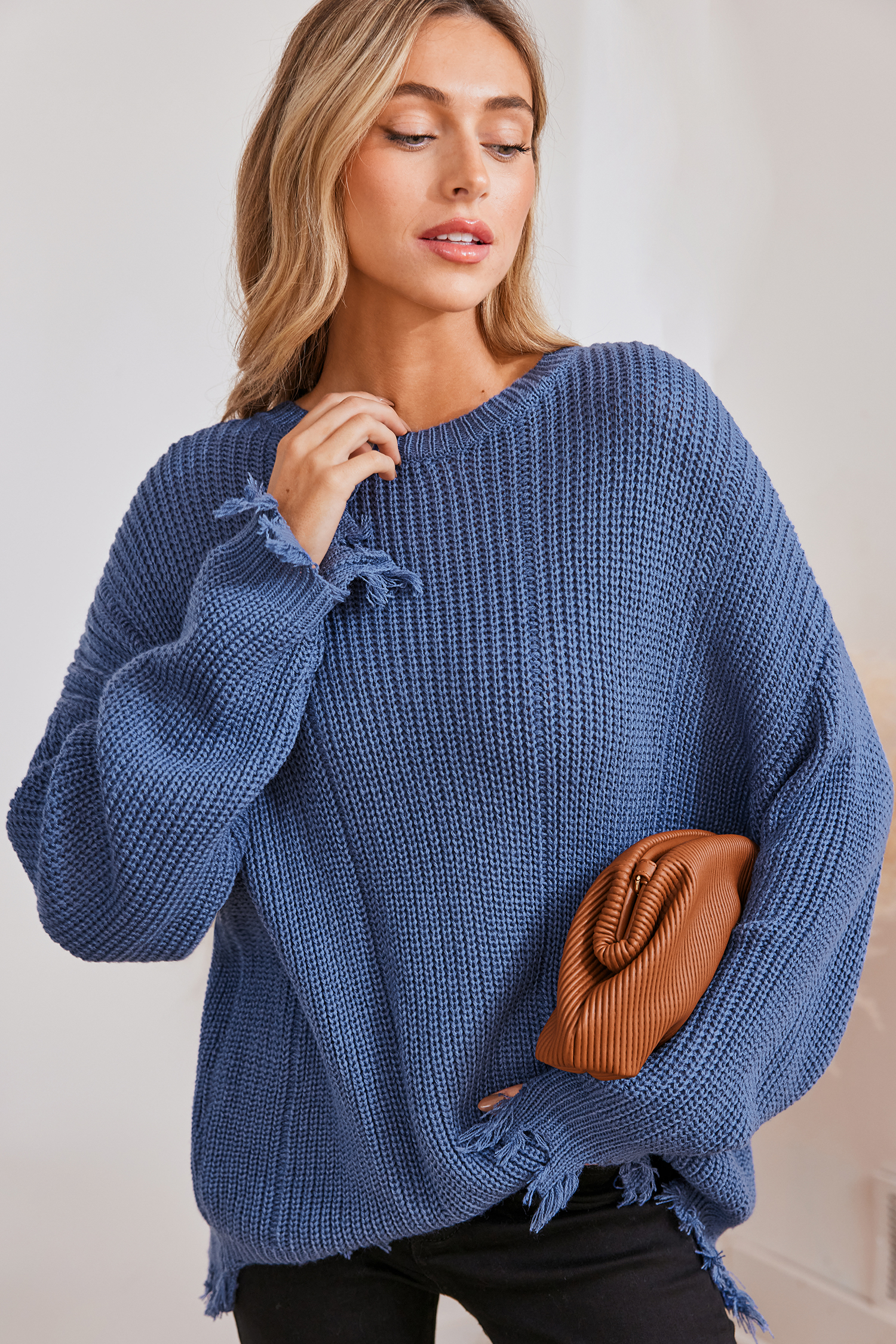 Bild von Blauer Distressed-Strickpullover
