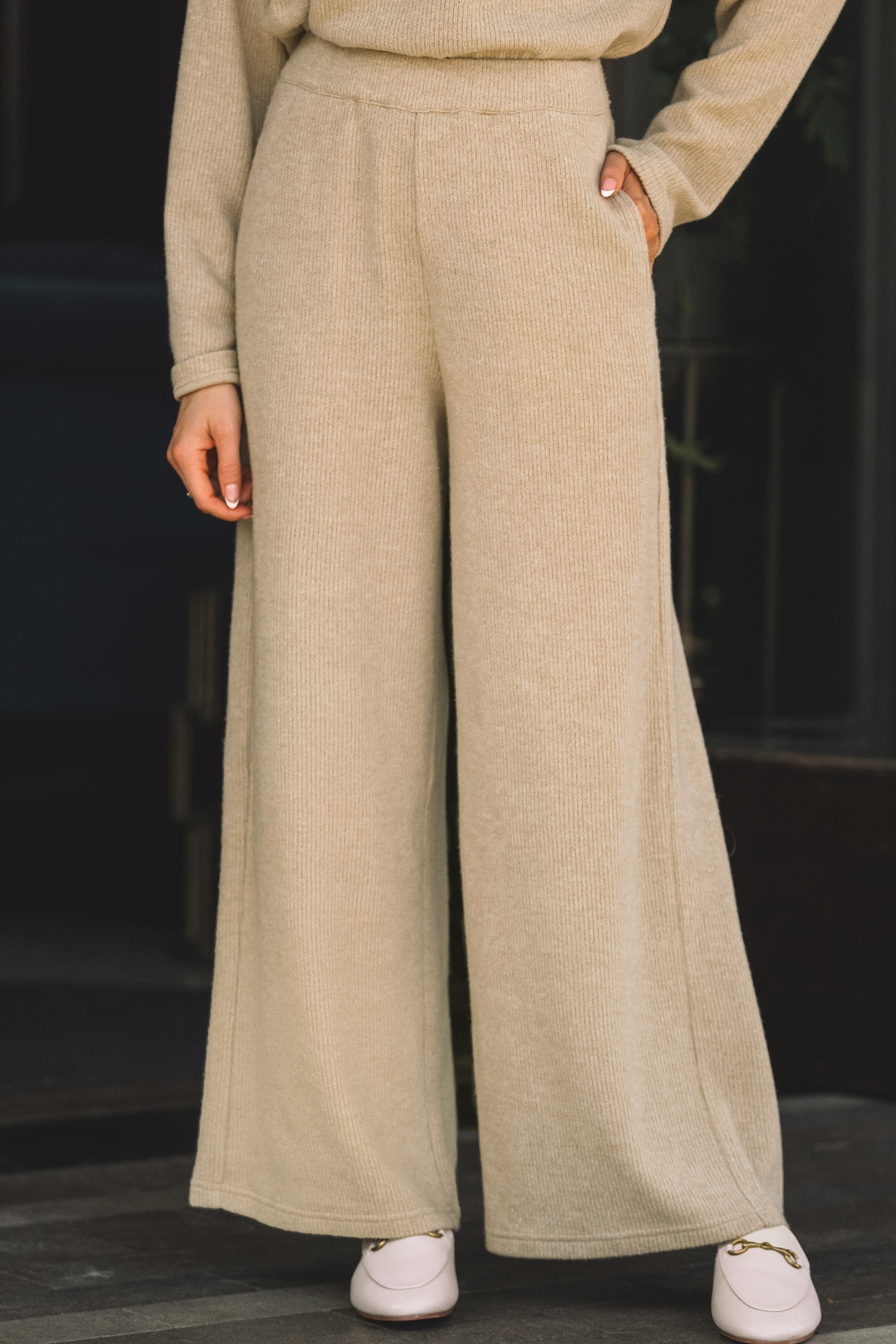 Bild von Khakifarbene Strickhosen mit weitem Bein