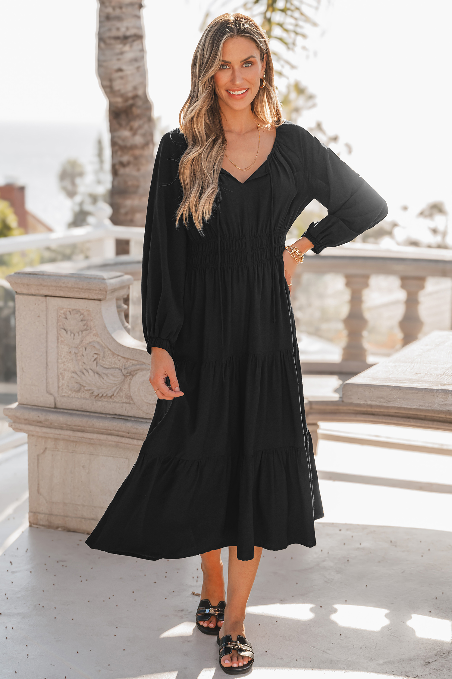 Bild von Schwarzes Midikleid mit Puffärmeln und Rüschen