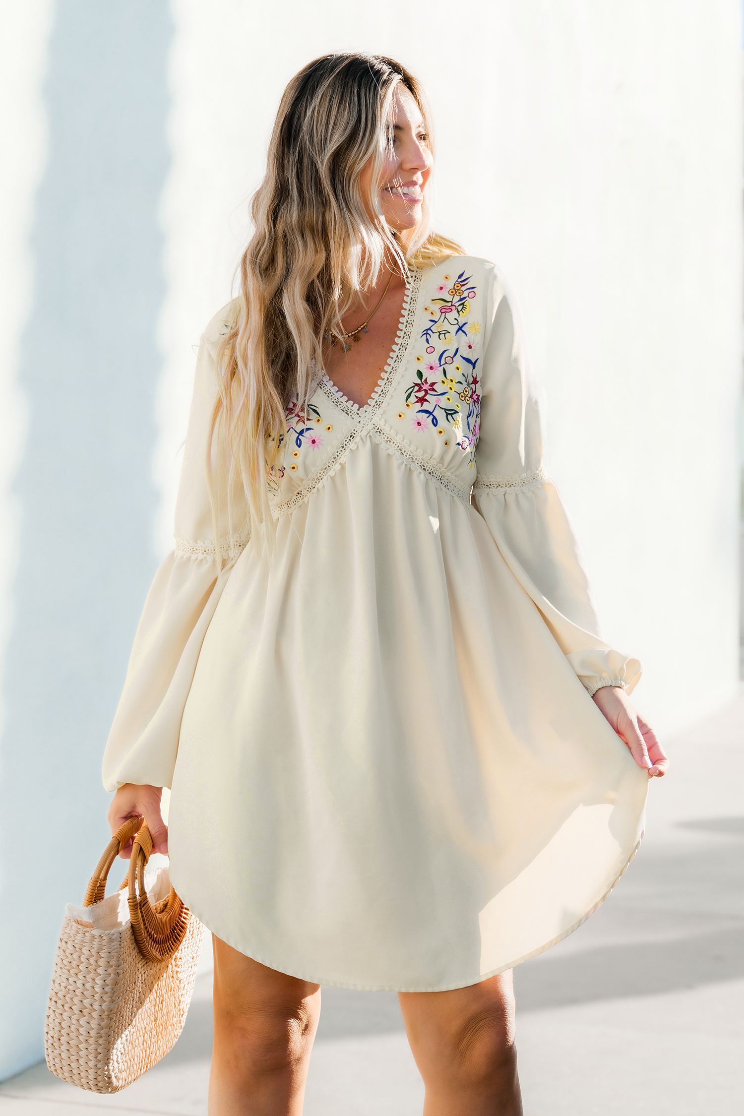Bild von Langärmeliges Minikleid mit Wildblumenstickerei