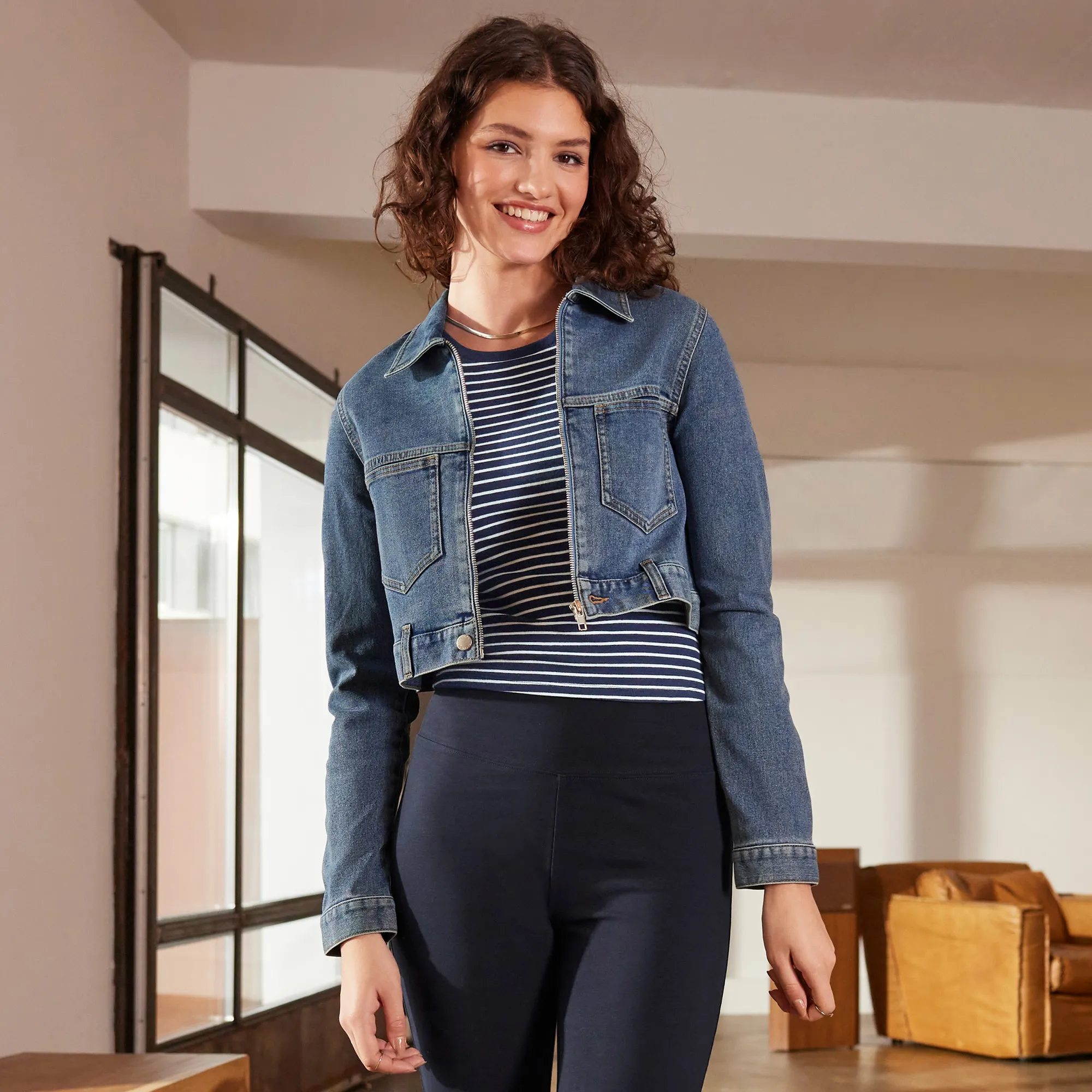 Bild von Damen-Jeans-Jacke mit Reißverschluss