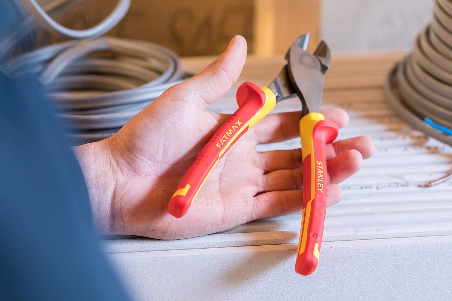 Bild von Stanley Fatmax Kraft-Seitenschneider VDE 0-84-004 (180mm Länge, einzeln bis 10.000 Volt getestet, optimale Kraftübertragung & weiches Schneiden)