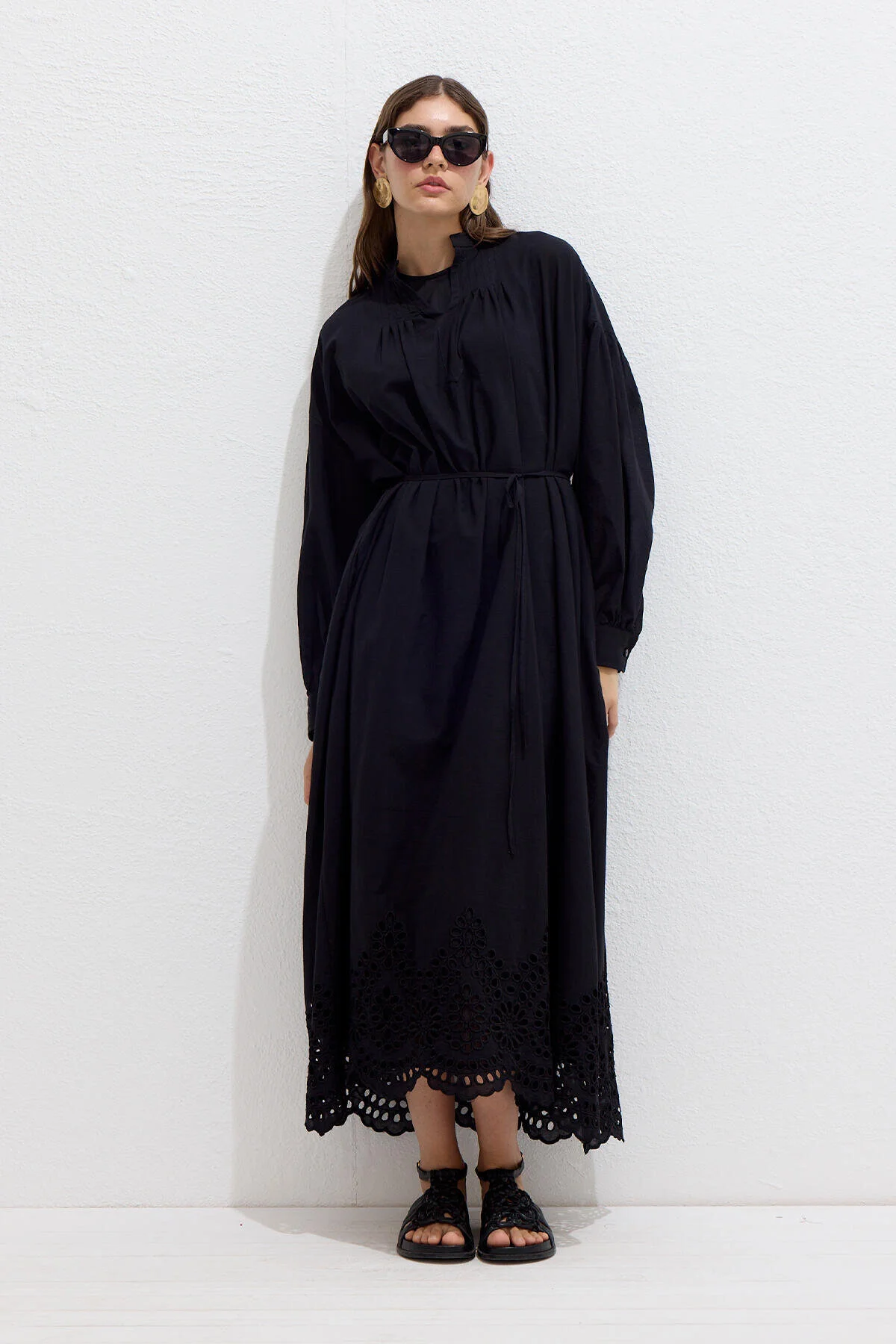 Bild von Manuka Schwarzes, Besticktes Kleid für Damen - Standard