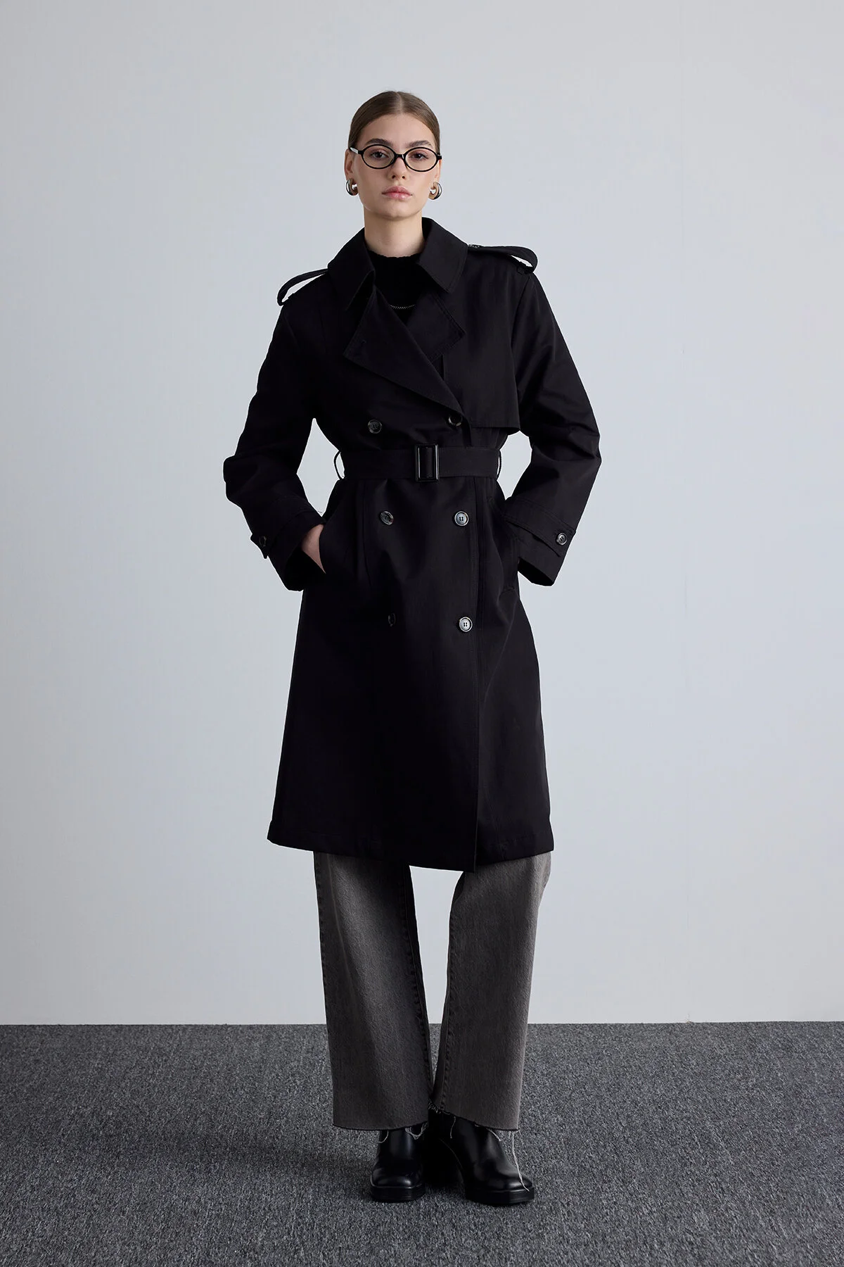 Bild von Manuka Schwarzer Anika-trenchcoat Mit Zweireihigem Gürtel für Damen - M