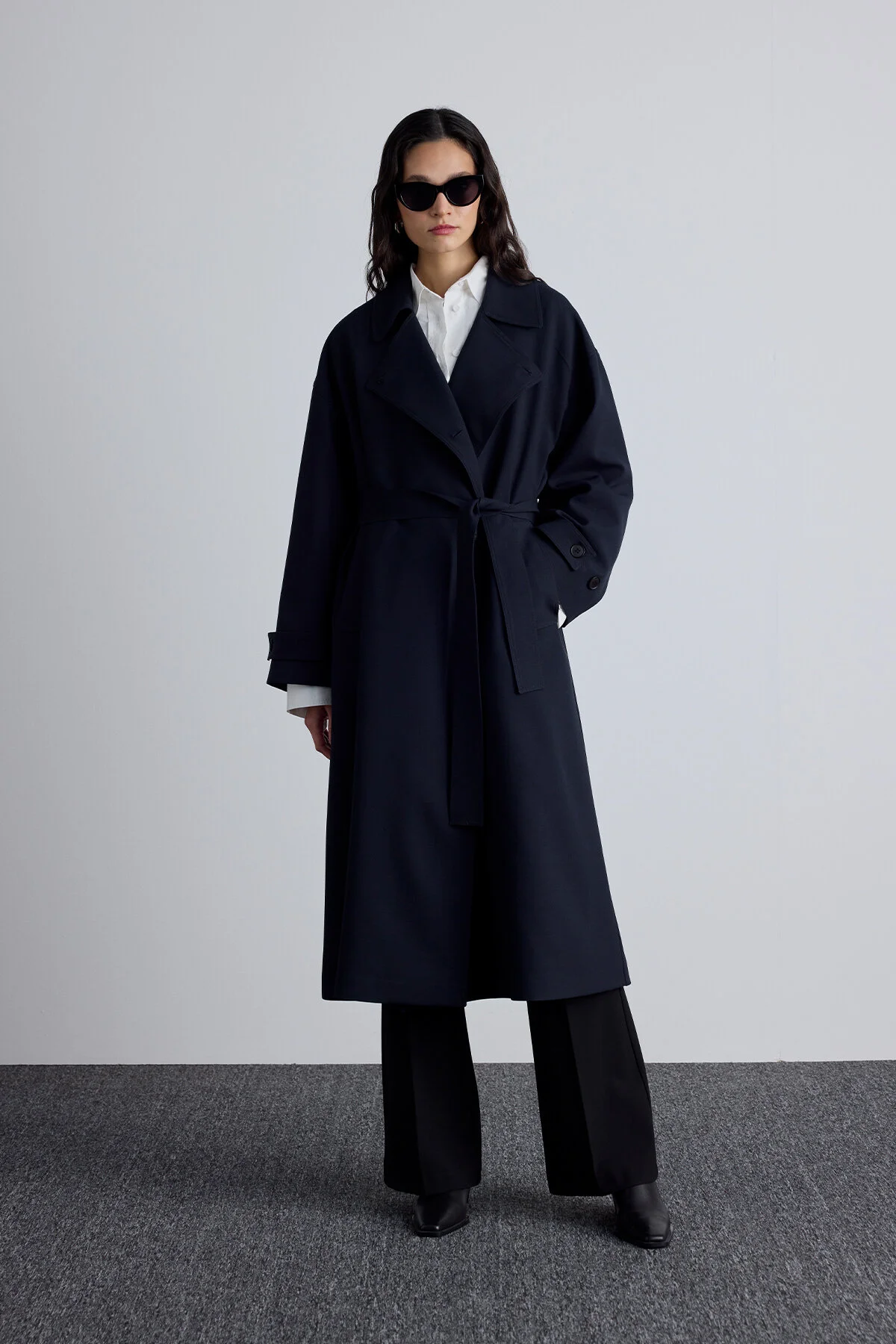 Bild von Manuka Marineblauer Nicoala Zweireihiger Trenchcoat für Damen - M/L