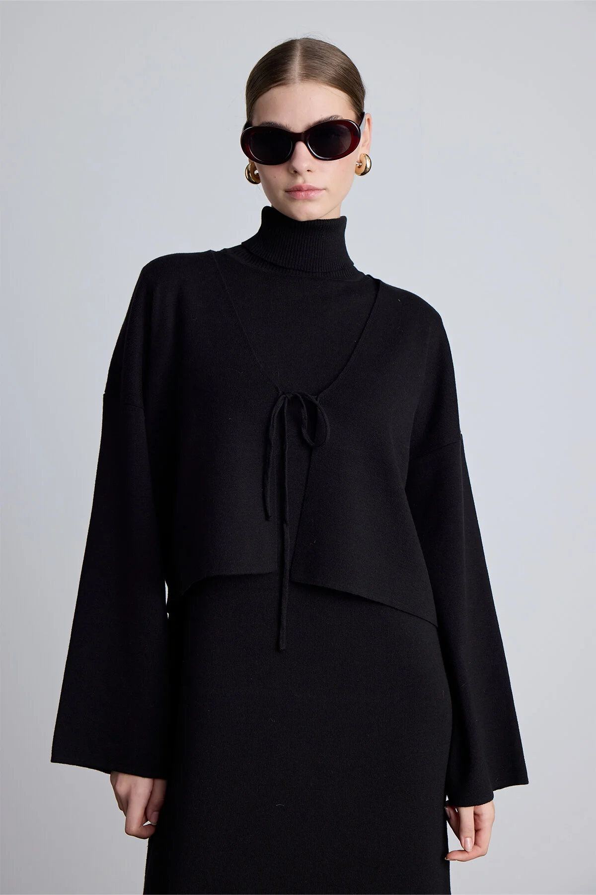 Bild von Manuka Schwarzer Strick-cardigan – Schnür-design für Damen - S/M