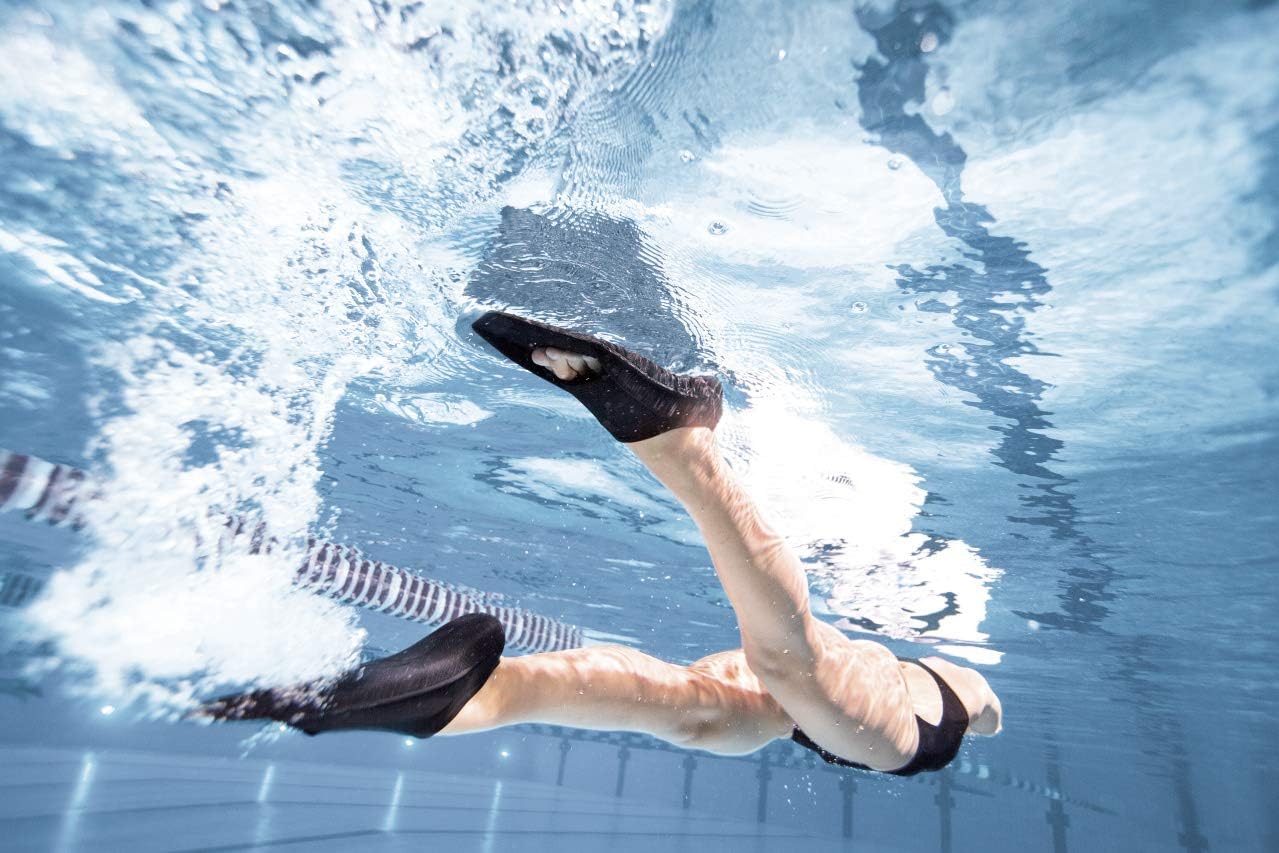 Bild von arena Powerfin Schwimmflossen, Trainingsflossen für Erwachsene, 100% Silikon, Bequeme und Kurze Schwimmflossen, 41 - 42