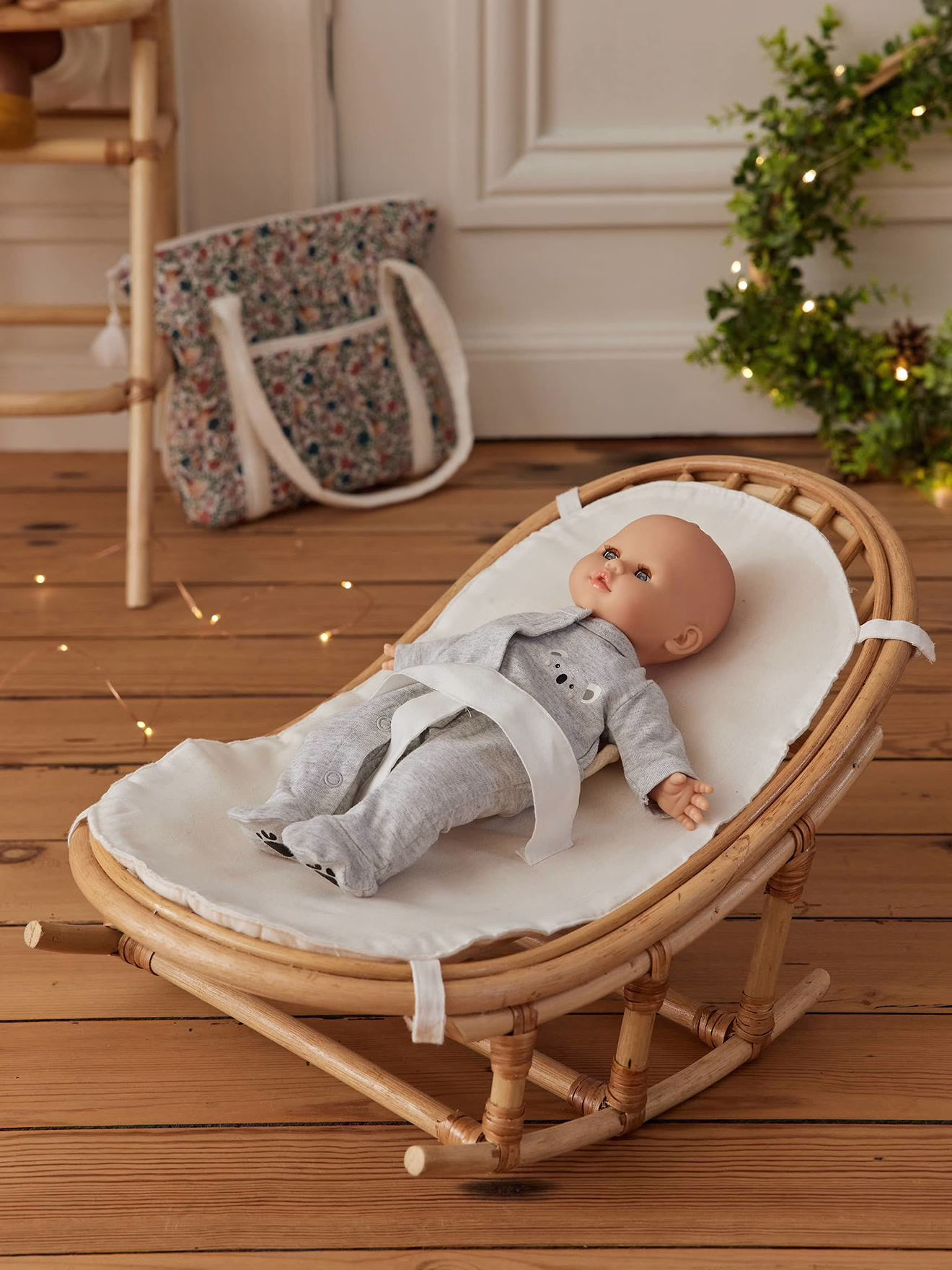 Bild von Puppenwippe aus Rattan MINI BOHO
