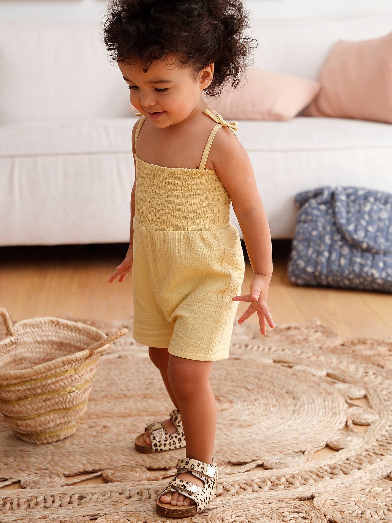 Bild von Gesmokter Mädchen Baby Overall