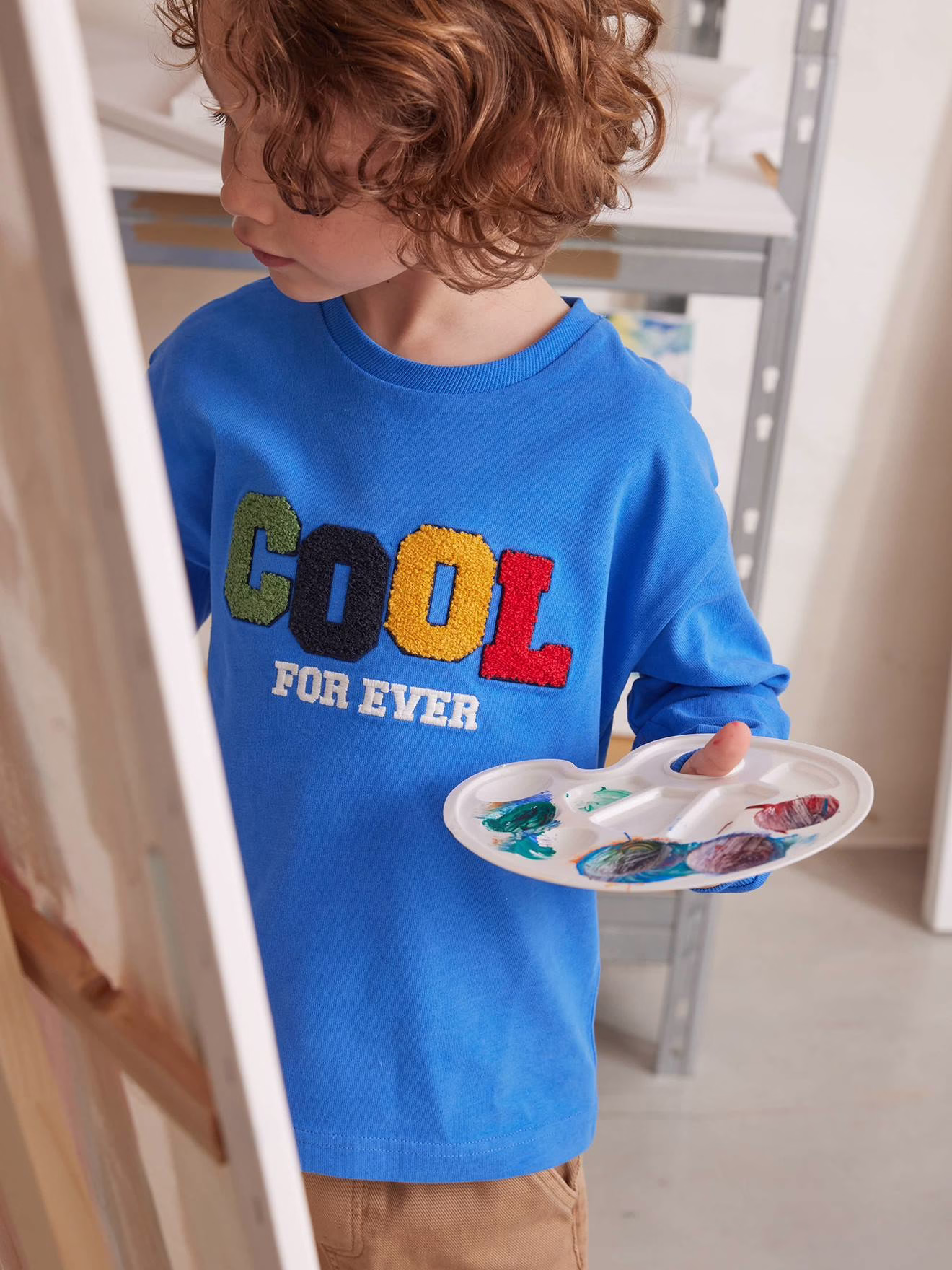 Bild von Jungen Shirt mit Message-Applikation elektrisch