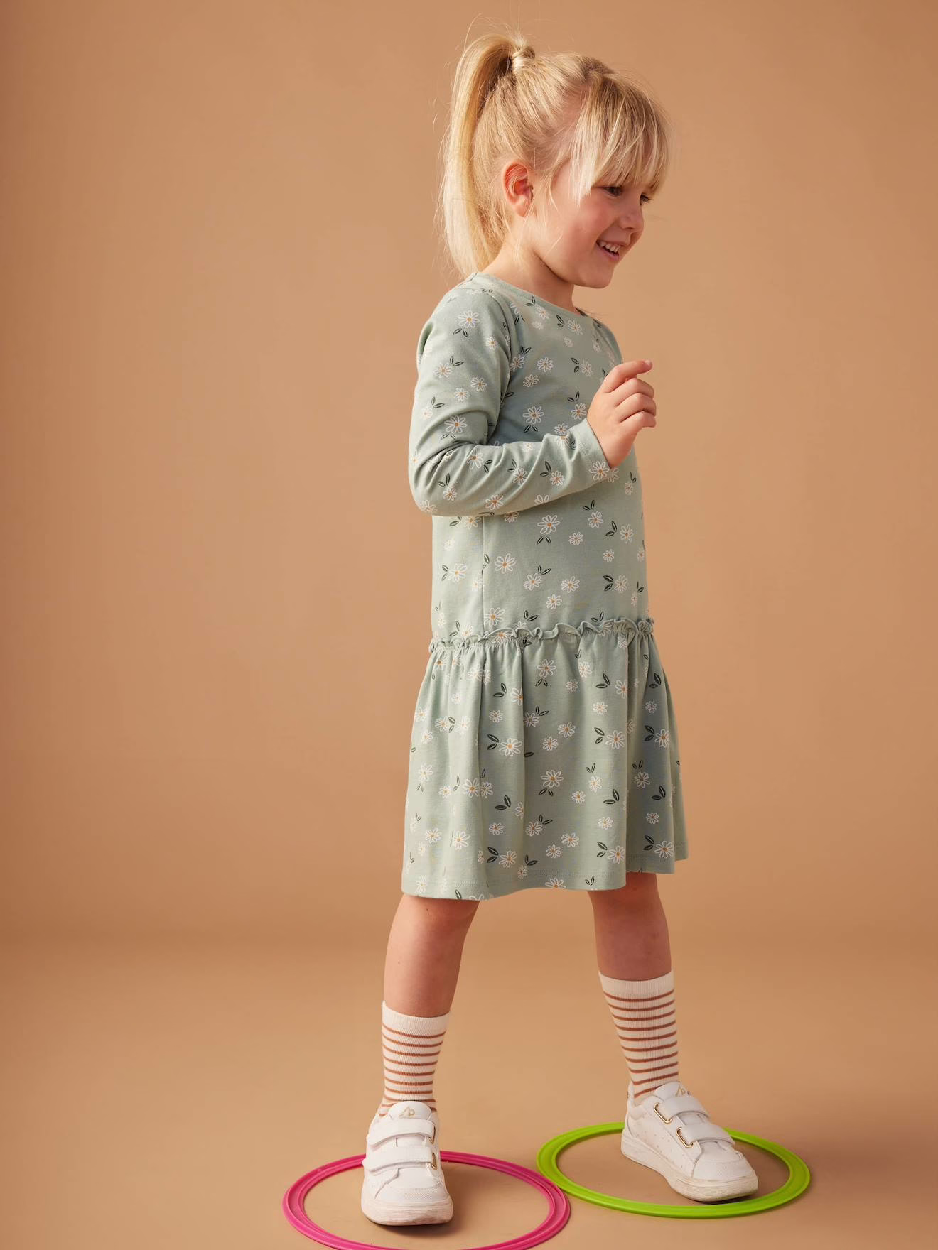 Bild von Mädchen Kleid BASIC