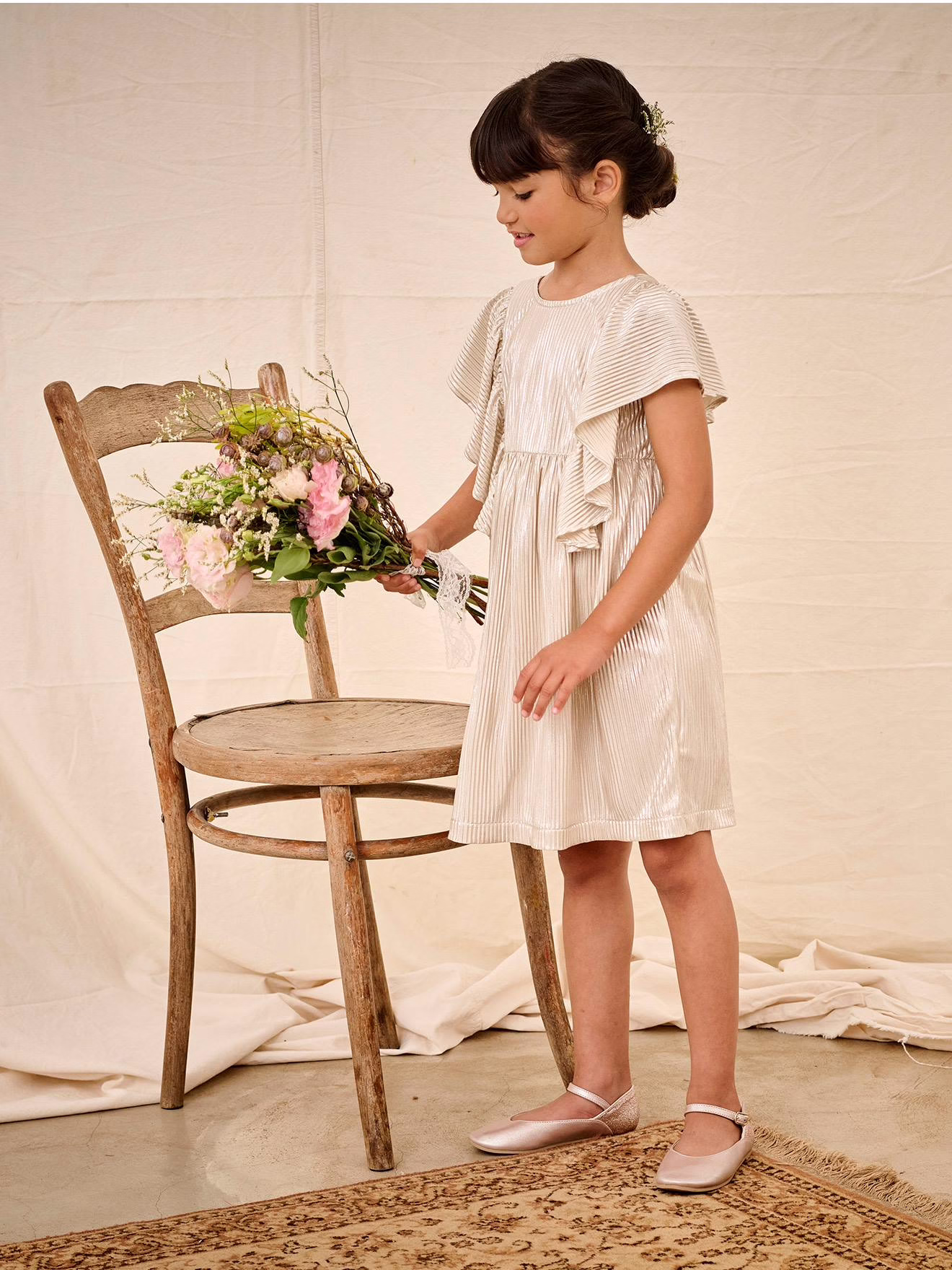 Bild von Mädchen Festkleid mit Schmetterlingsärmeln aus Lamé Oeko-Tex