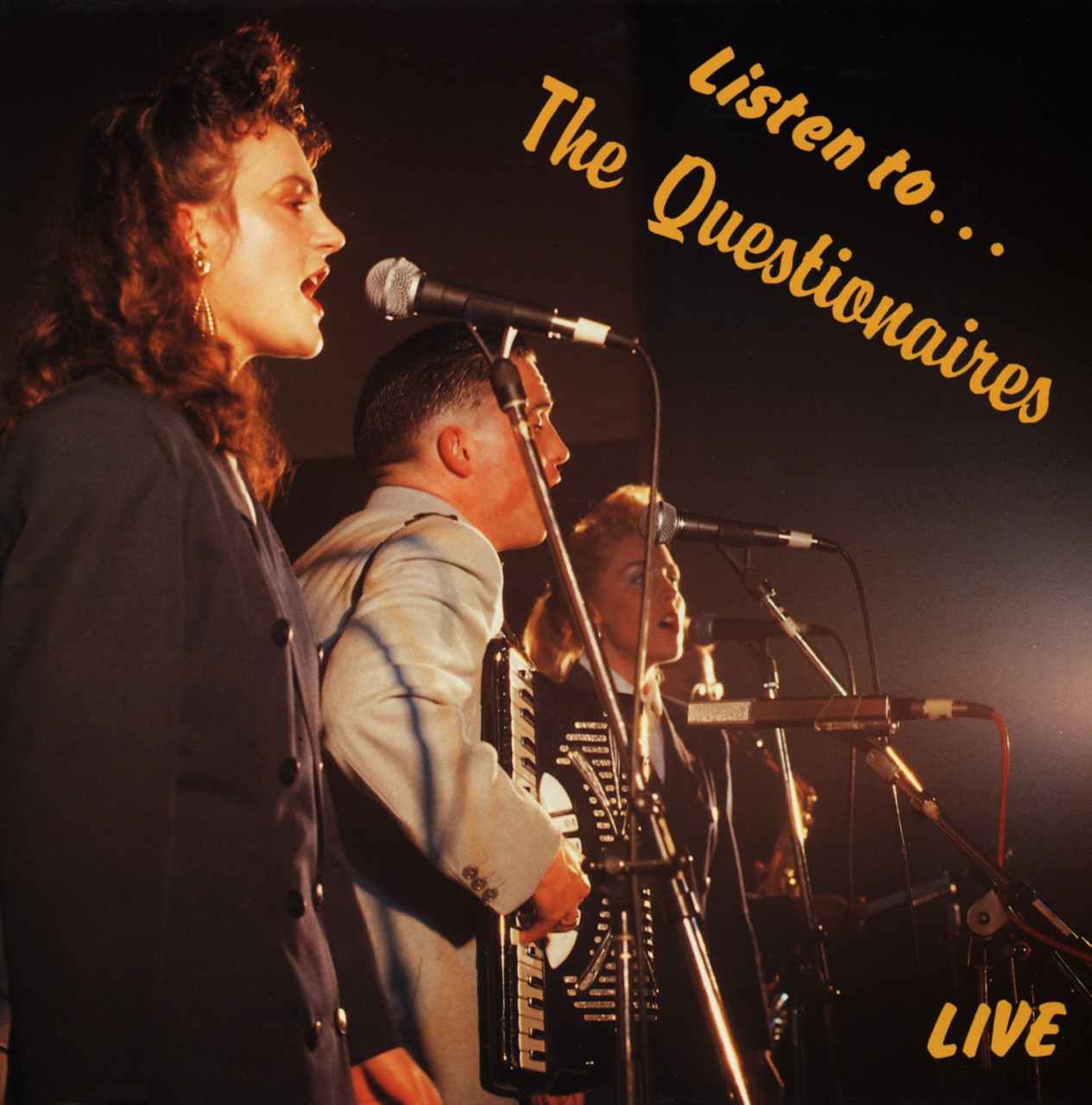 Bild von QUESTIONAIRES - Listen To...Live