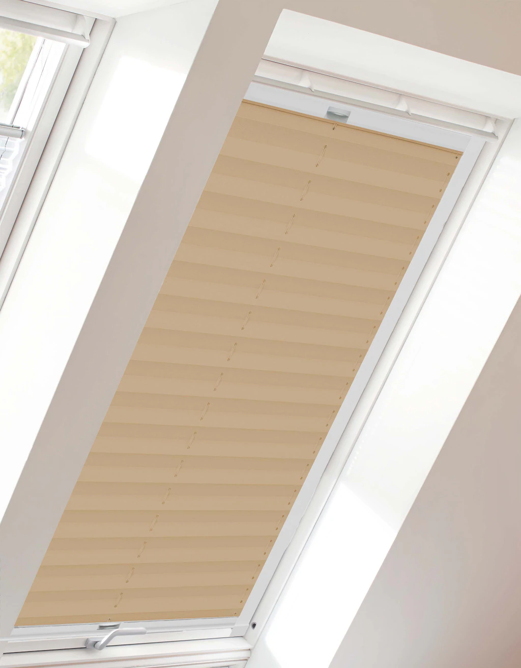 Bild von sunlines Dachfensterplissee StartUp Style Crepe, Lichtschutz, verspannt, verschraubt, mit Führungsschienen