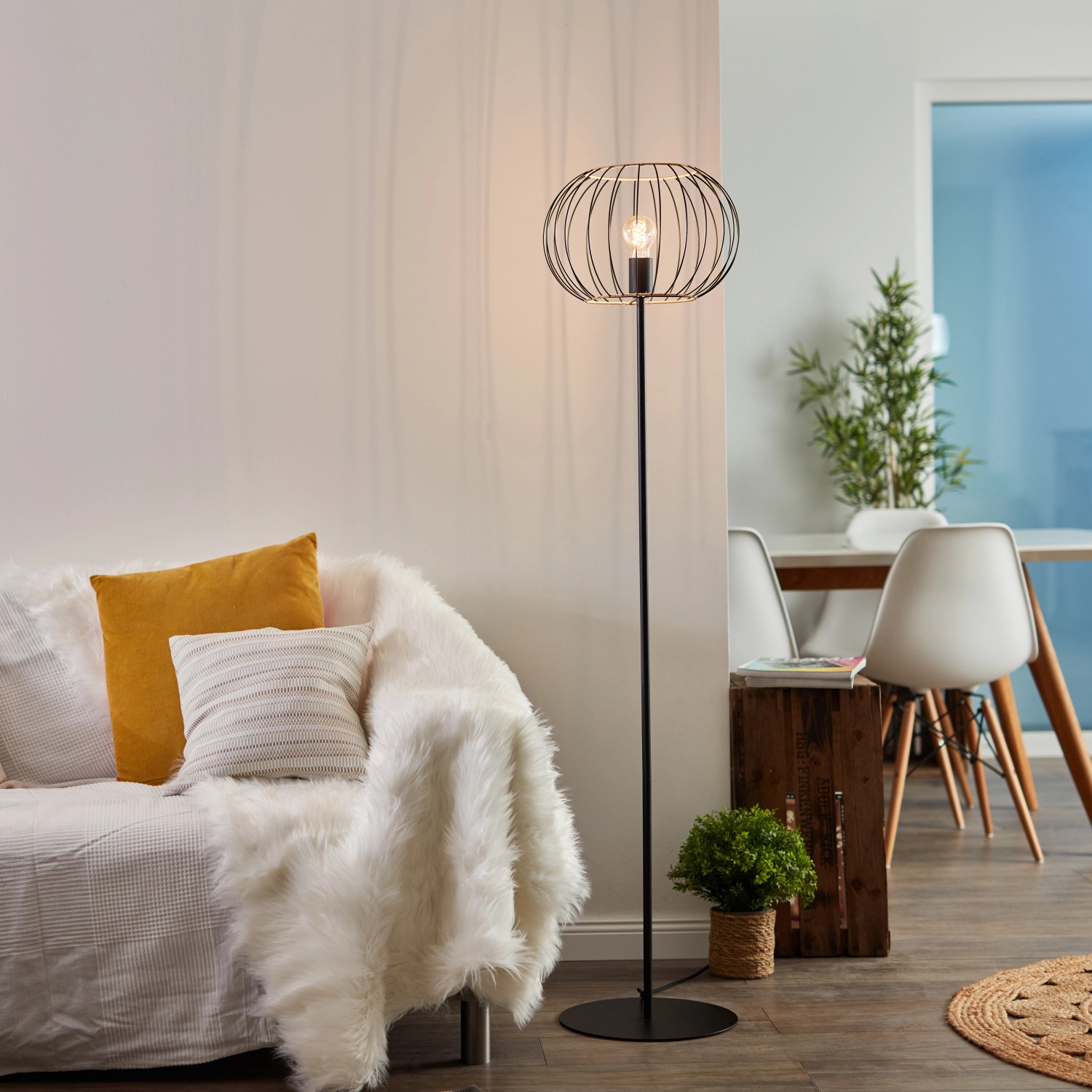 Bild von BRILLIANT Lampe, Silemia Standleuchte 1flg schwarz matt, 1x A60, E27, 52W, Mit Fußschalter