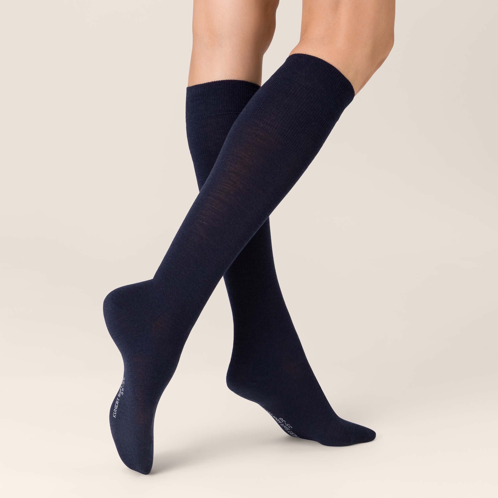 Bild von KUNERT Damen SOFT WOOL COTTON -  35/38 - Weiche Kniestrümpfe aus Merino- und Baumwolle - Marine 0360 (Blau)