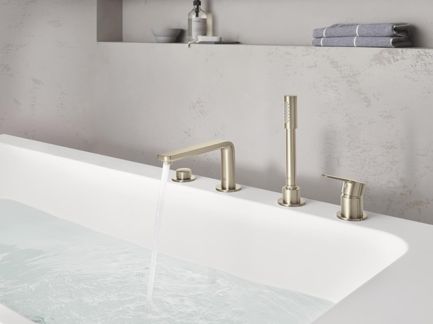 Bild von GROHE Lineare - 4-Loch-Einhand-Wannenkombination (Umstellung Wanne/Brause, mit Temperaturbegrenzer, flexible Anschlusschläuche, langlebig), chrom, 19577001
