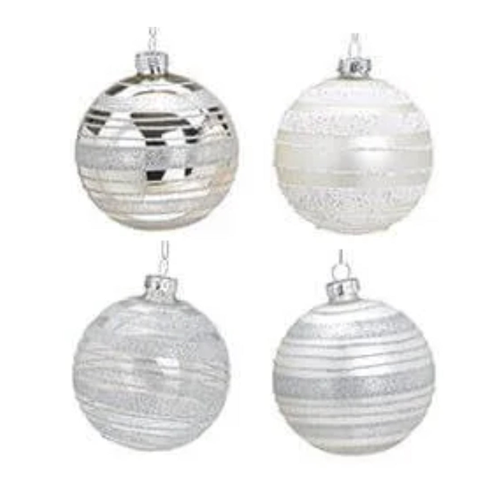 Bild von Stilvolle Weihnachtskugeln aus Glas in Weiß und Silber