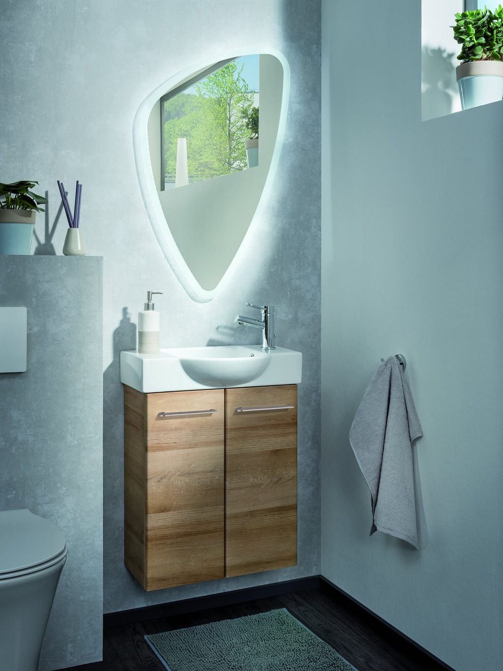 Bild von FACKELMANN SBC Gäste-WC Waschtischunterschrank – Waschtischunterschrank in Holz Braun – Waschbeckenunterschrank schmal – 2 Türen – 52 cm breit