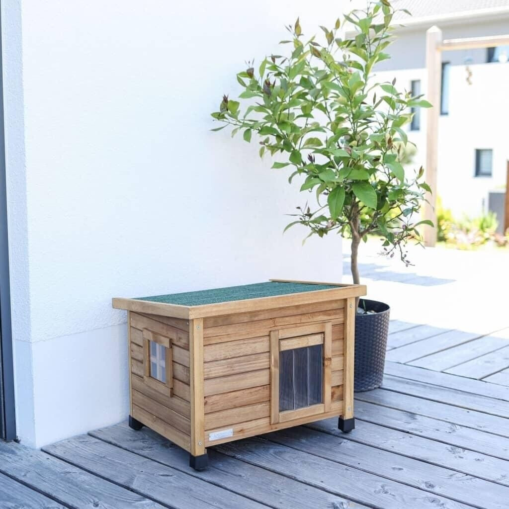 Bild von Kerbl Katzenhaus Rustica aus Holz, Schwingtüre mit Lamellen, Plexiglasfenster, Höhenverstellbare Kunststofffüße, Braun/Grün, 57 x 45 x 43 cm
