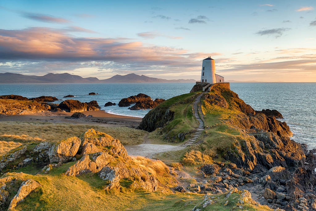 Bild von Papermoon Fototapete "Sonnenuntergang bei Ynys Llanddwyn"