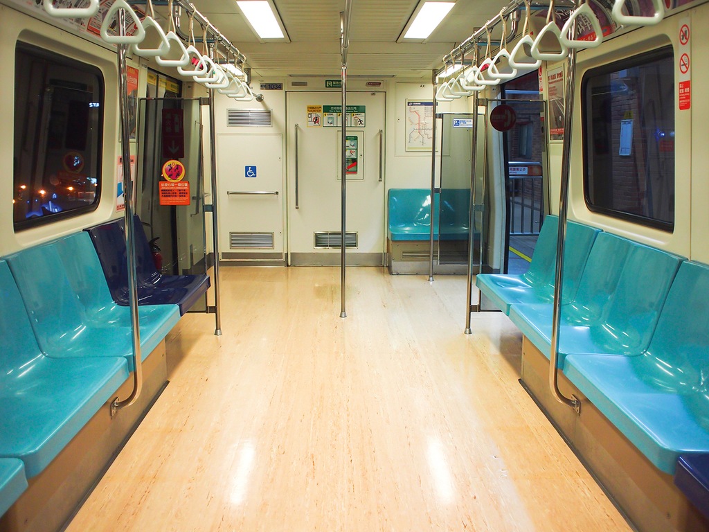 Bild von Papermoon Fototapete Empty Subway, glatt