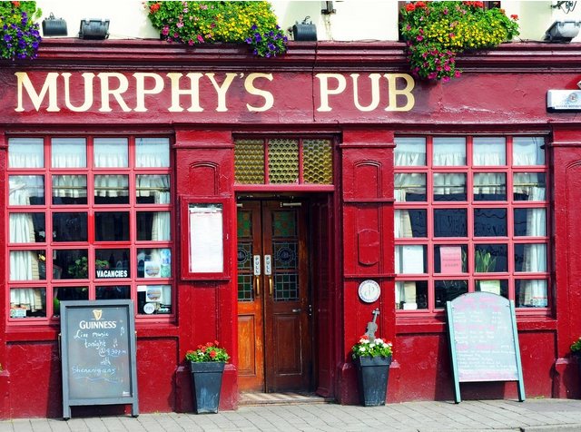 Bild von Papermoon Fototapete Murphy´s Pub Dingle Bay, glatt