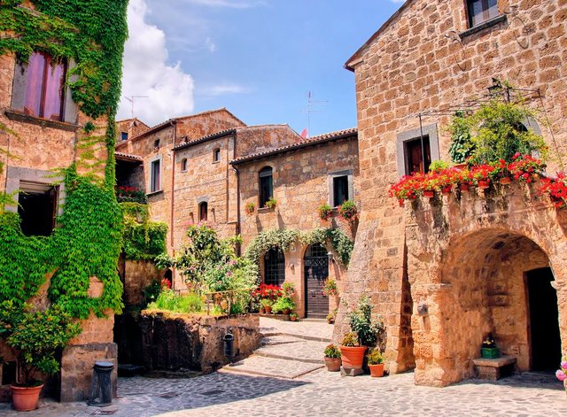 Bild von Papermoon Fototapete Italian Old Village, glatt