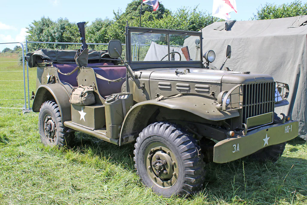 Bild von Papermoon Fototapete "Vintage Militär Jeep"