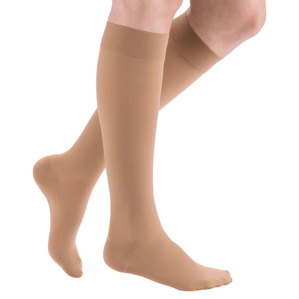 Bild von mediven plus CCL1 AD Kompressionsstrümpfe normal (39-44 cm) mit Trikotabschlussrand