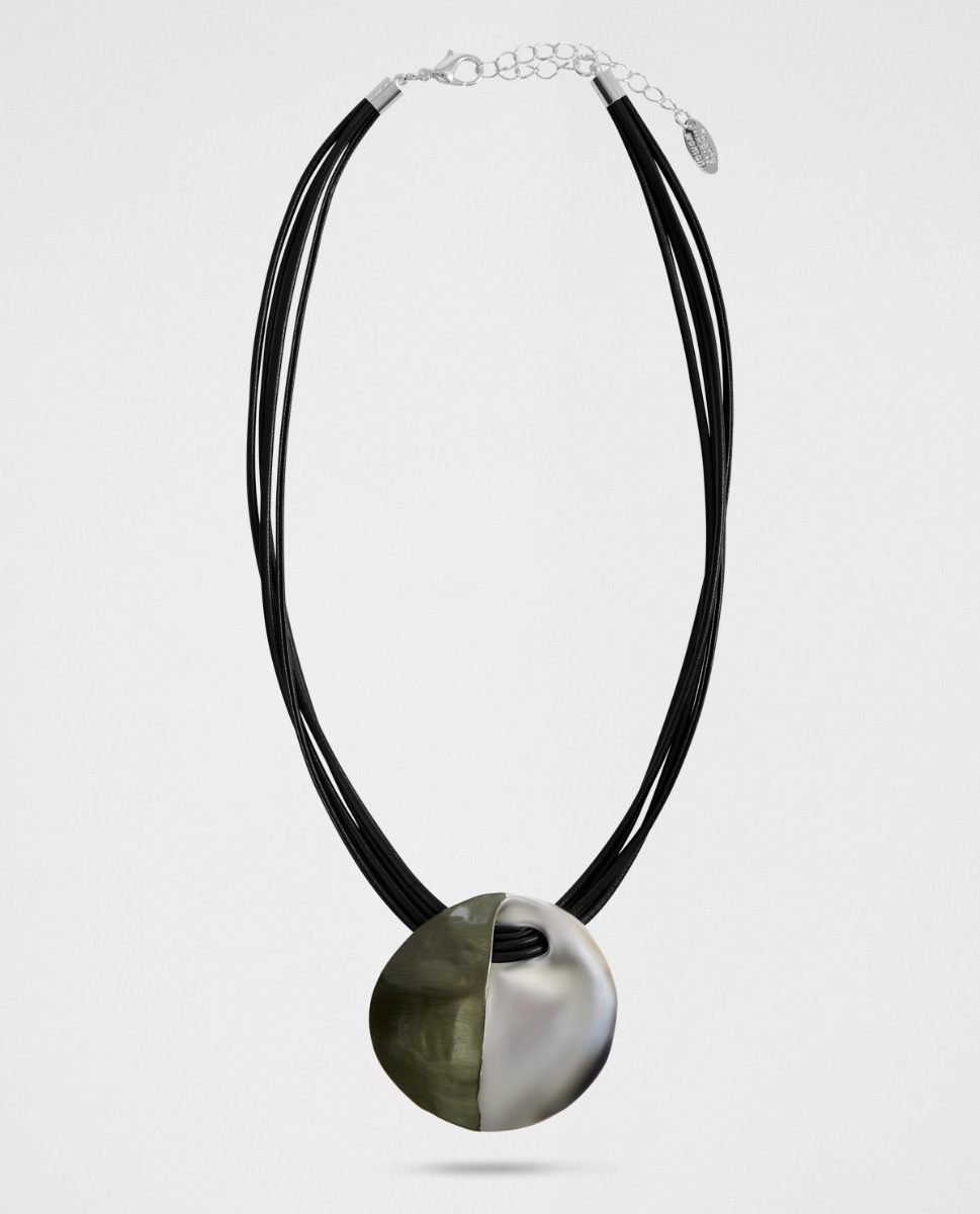 Bild von Kurze Kette mit Anhänger in Khaki