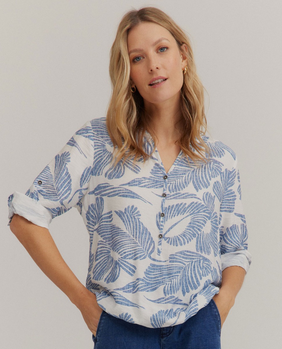 Bild von Bluse mit Blätterdruck in Blau